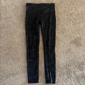SPANX Black camo Leggings sz large